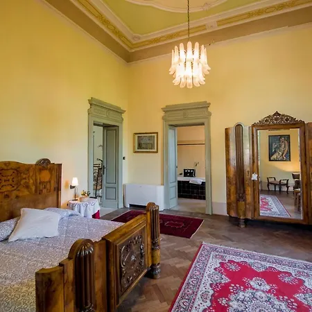 Camera in Villa con Piscina Affittacamere