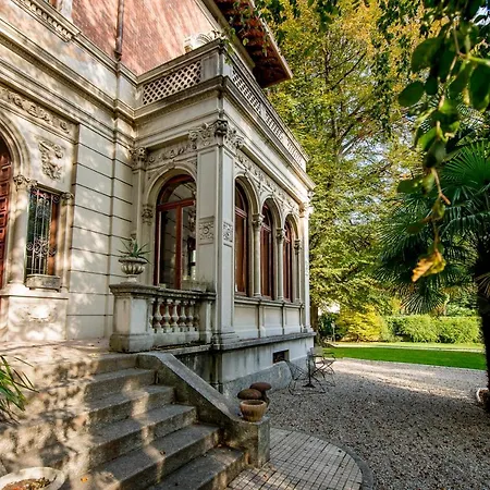 Camera in Villa con Piscina Affittacamere